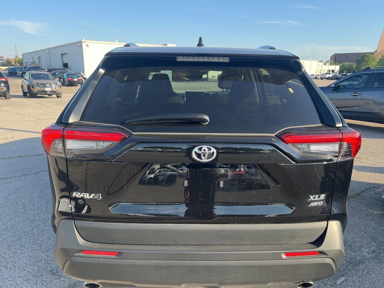 Used 2025 Toyota RAV4 XLE w/ Convenience Package AWD/4WD image 5
