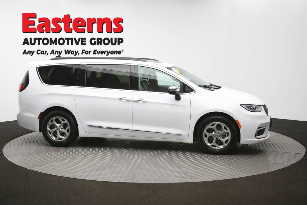 Used 2023 Chrysler Pacifica Limited FWD image 49