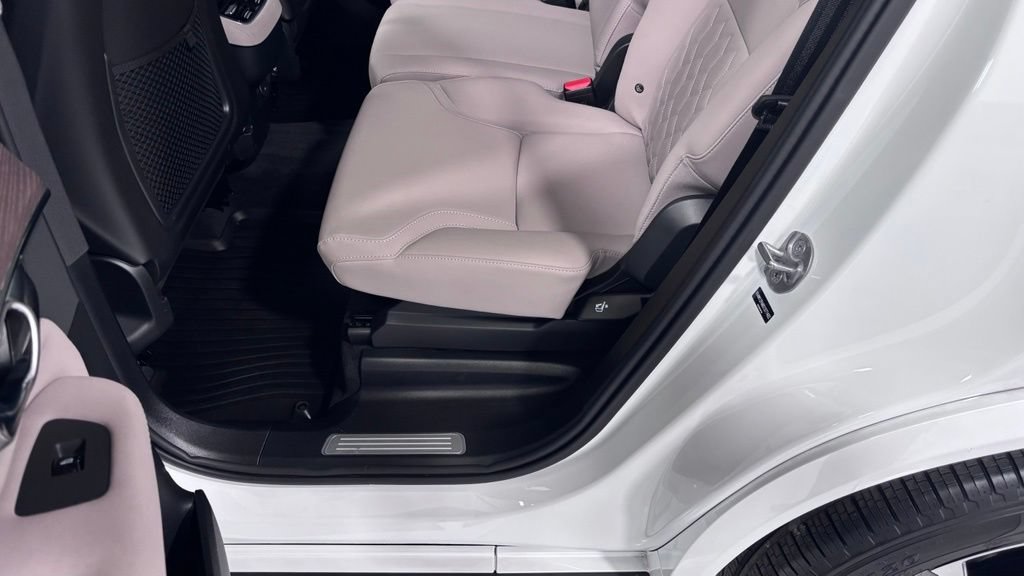 Certified 2025 Volvo XC90 B5 Core w/ Protection Package AWD/4WD image 21