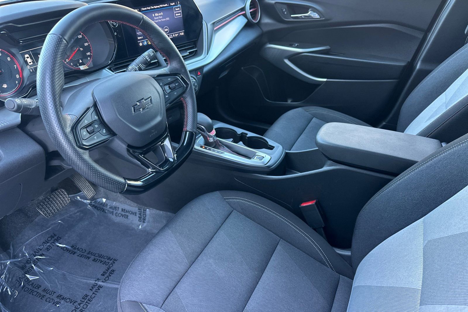 Used 2025 Chevrolet Trax RS image 10