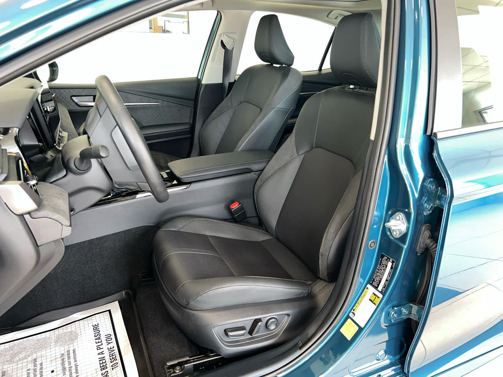 Used 2025 Toyota Camry XLE FWD image 9