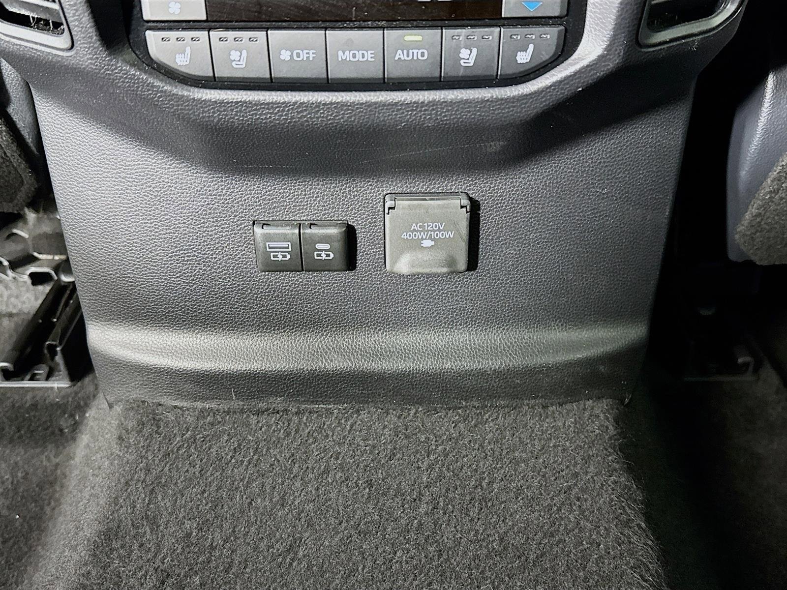 Used 2025 Toyota Sequoia Platinum AWD/4WD image 27