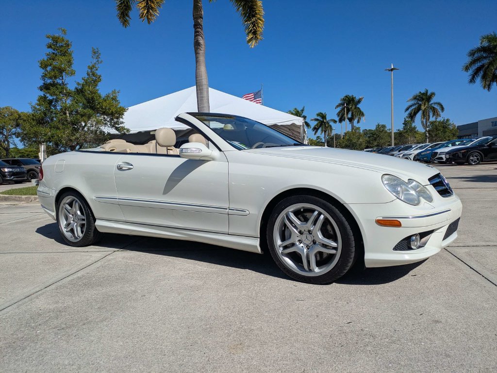Used 2009 Mercedes-Benz CLK 550 Cabriolet w/ Premium II Pkg image 2