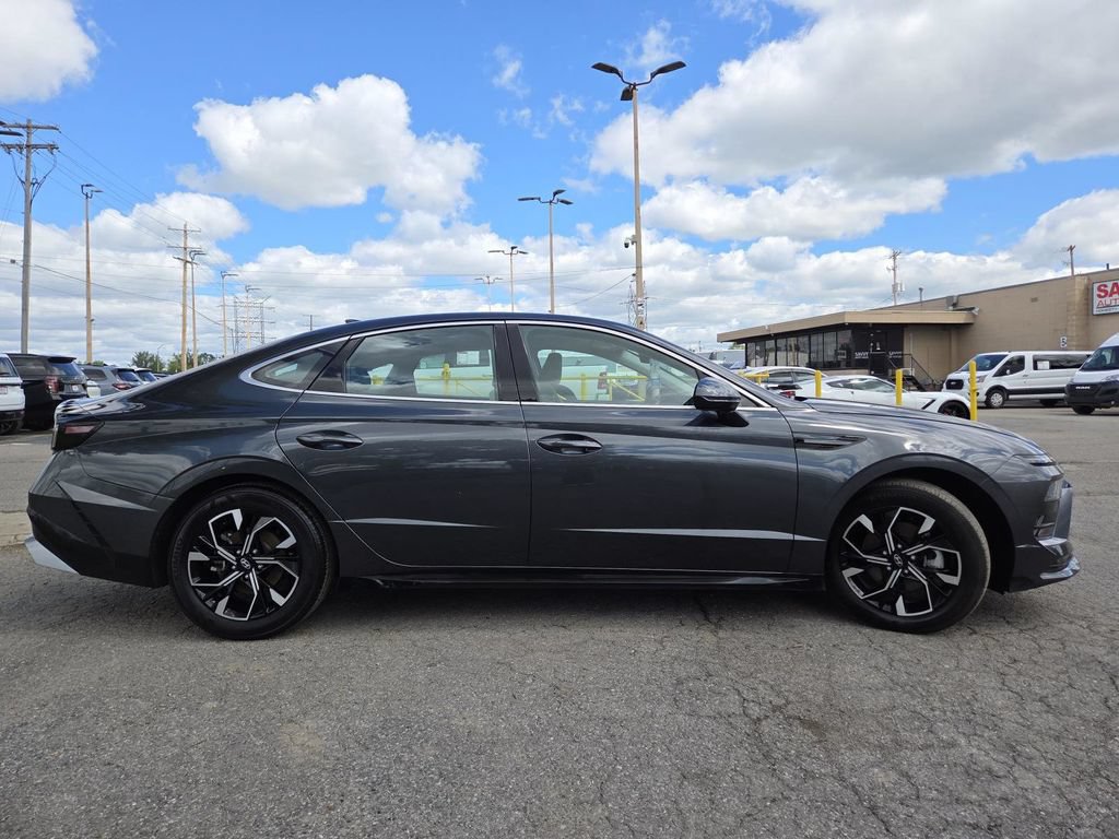 Used 2025 Hyundai Sonata SEL FWD image 12