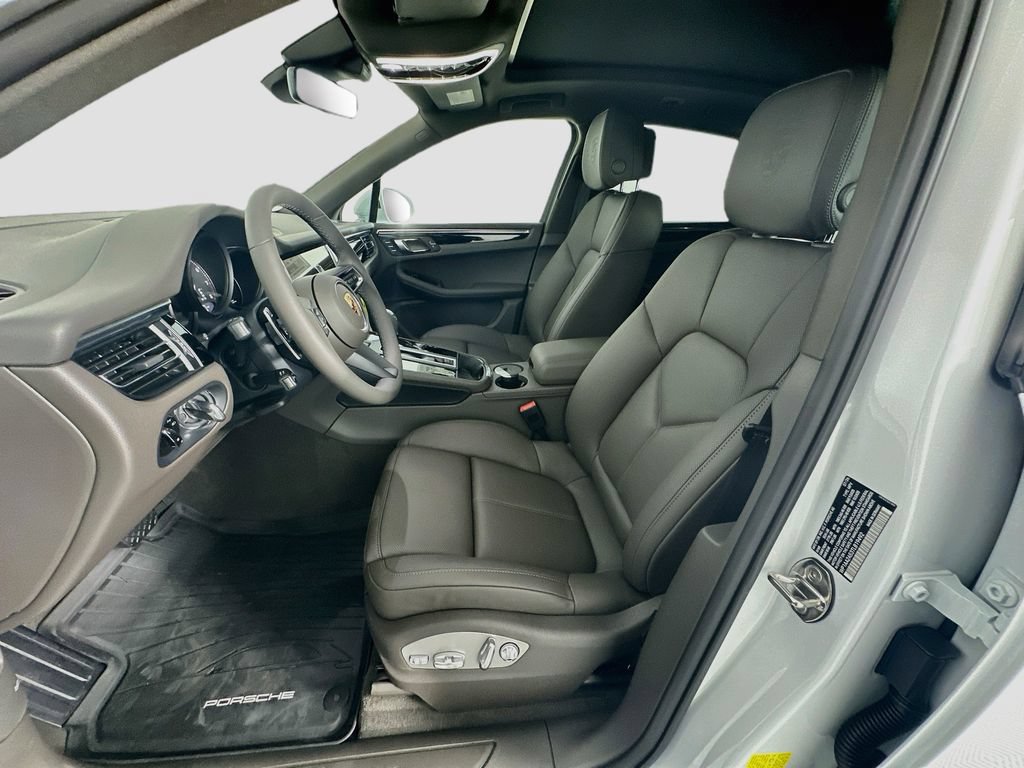 New 2026 Porsche Macan AWD/4WD image 5
