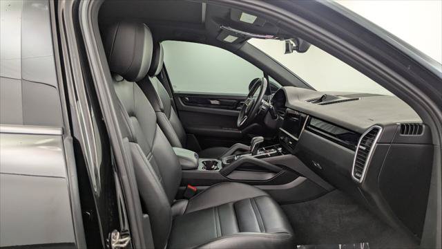 Used 2023 Porsche Cayenne Platinum Edition AWD/4WD image 18