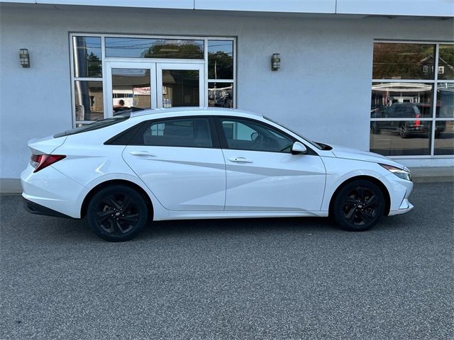 Certified 2022 Hyundai Elantra SEL w/ Cargo Package image 2
