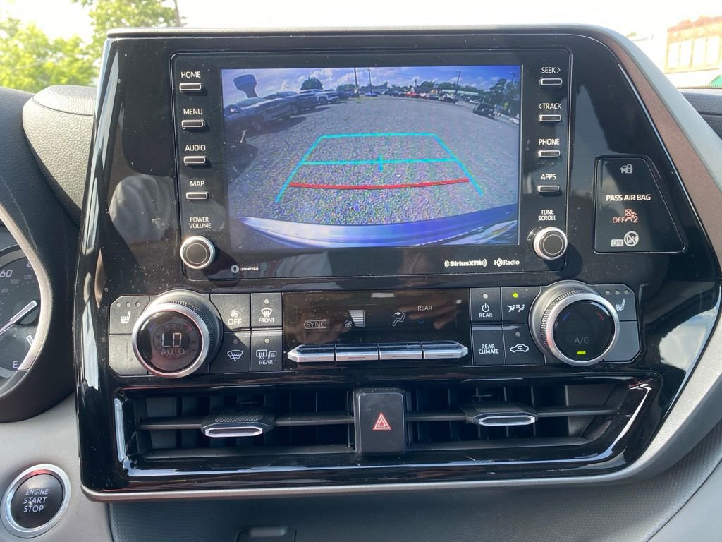 Used 2021 Toyota Highlander XLE image 14