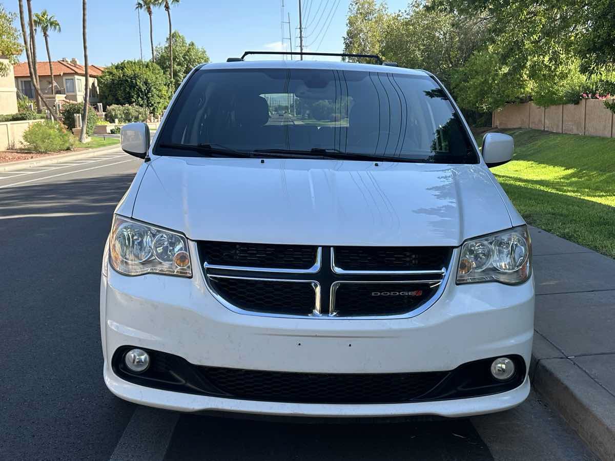 Used 2020 Dodge Grand Caravan SXT FWD image 3