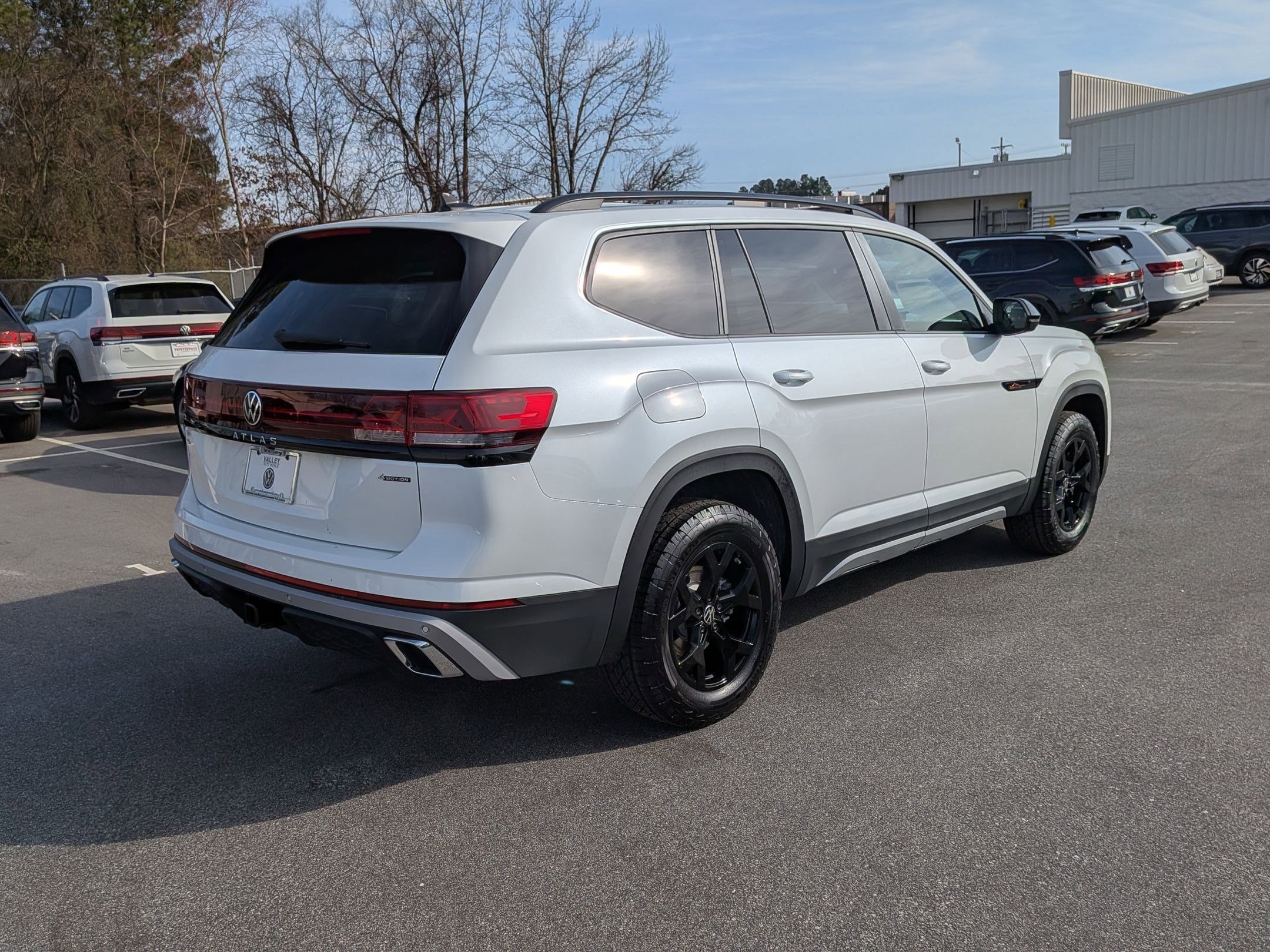 New 2026 Volkswagen Atlas Peak Edition AWD/4WD image 3