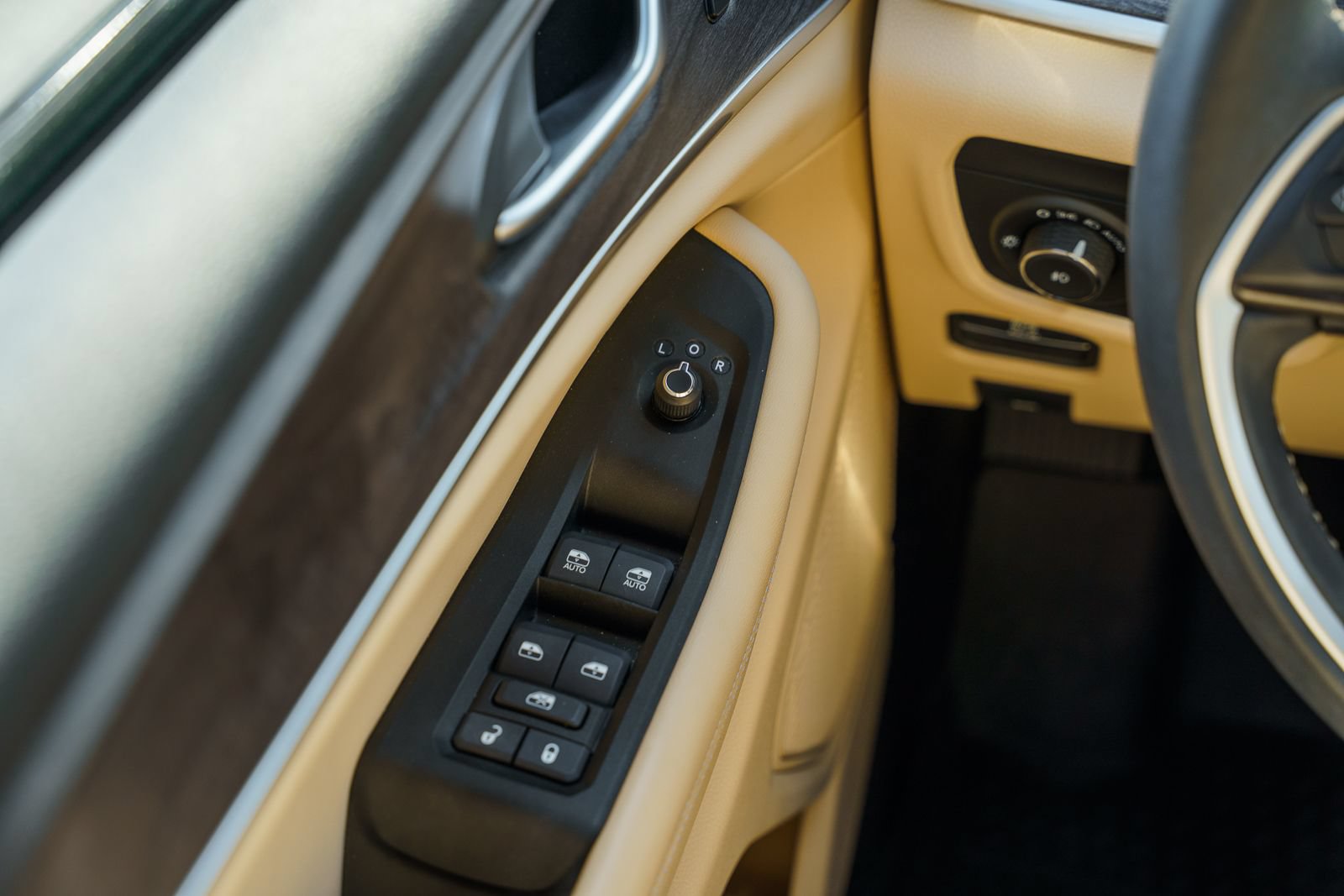 Used 2024 Jeep Grand Cherokee Limited RWD image 27