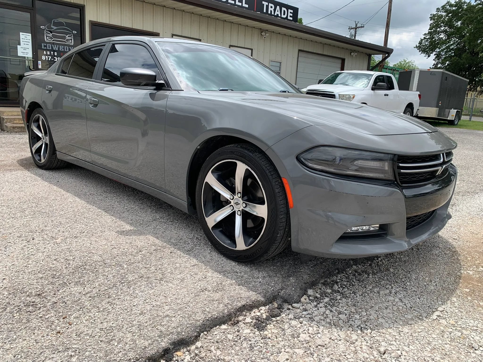 Used 2017 Dodge Charger SXT RWD image 4