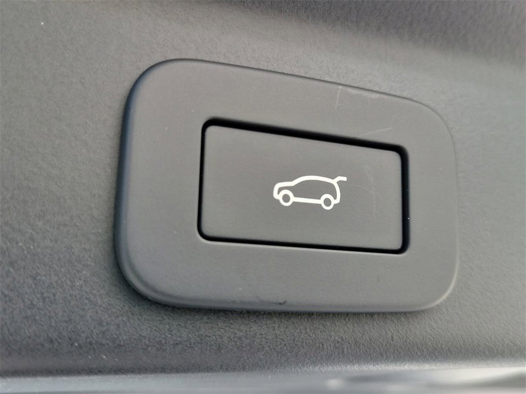 Used 2026 Jaguar F-PACE R-Dynamic S image 12