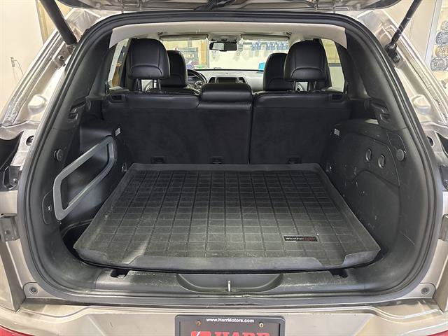 Used 2017 Jeep Cherokee Overland w/ Technology Group AWD/4WD image 24