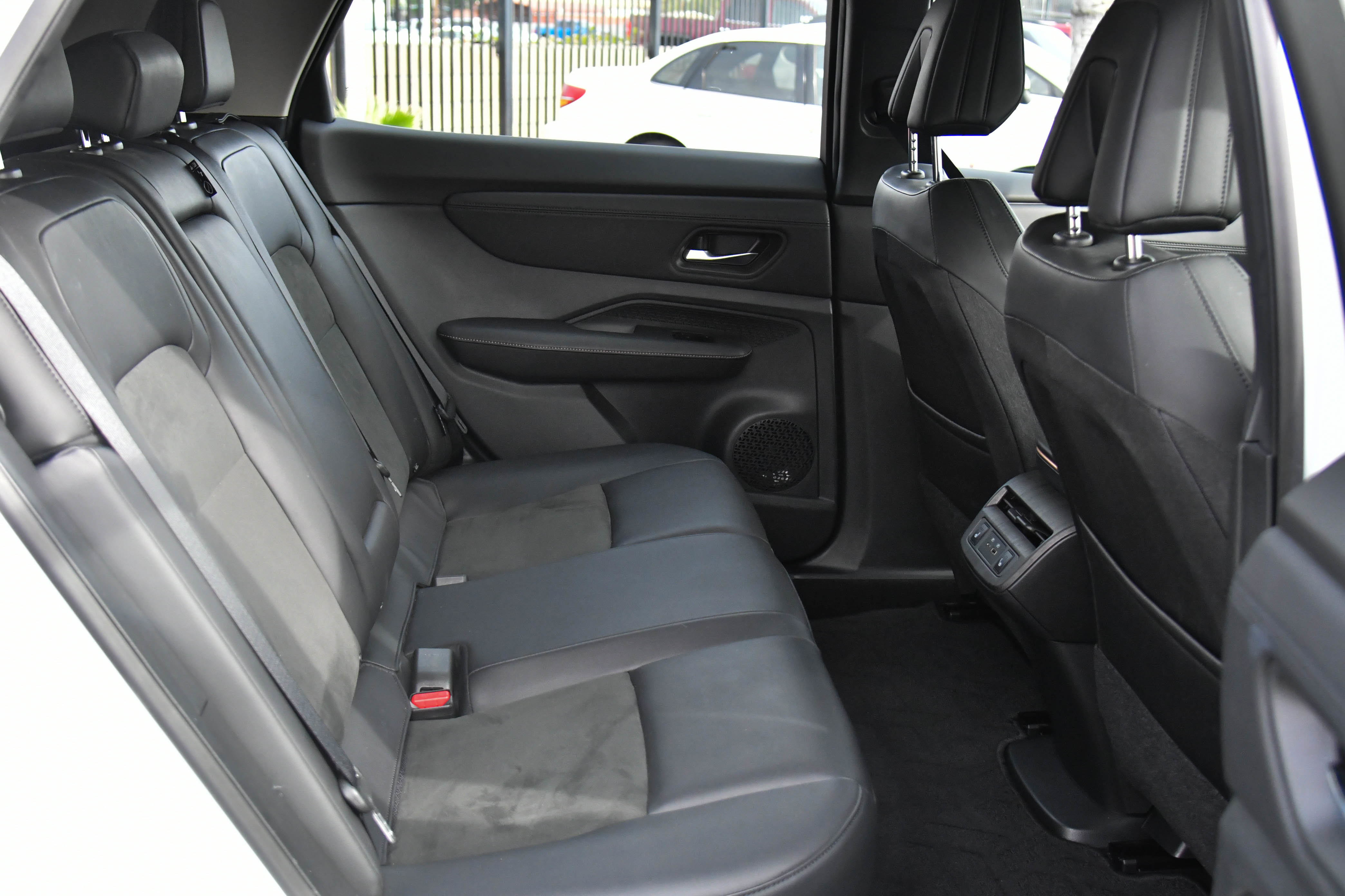 Used 2024 Nissan Ariya FWD image 49