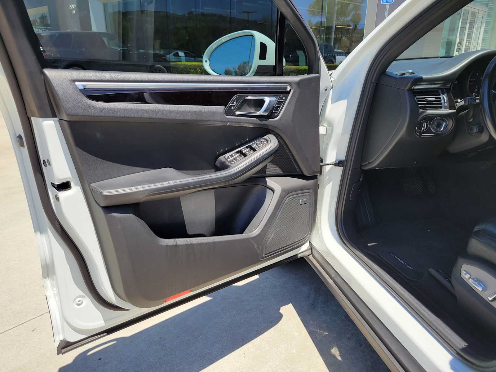 Used 2021 Porsche Macan AWD/4WD image 20