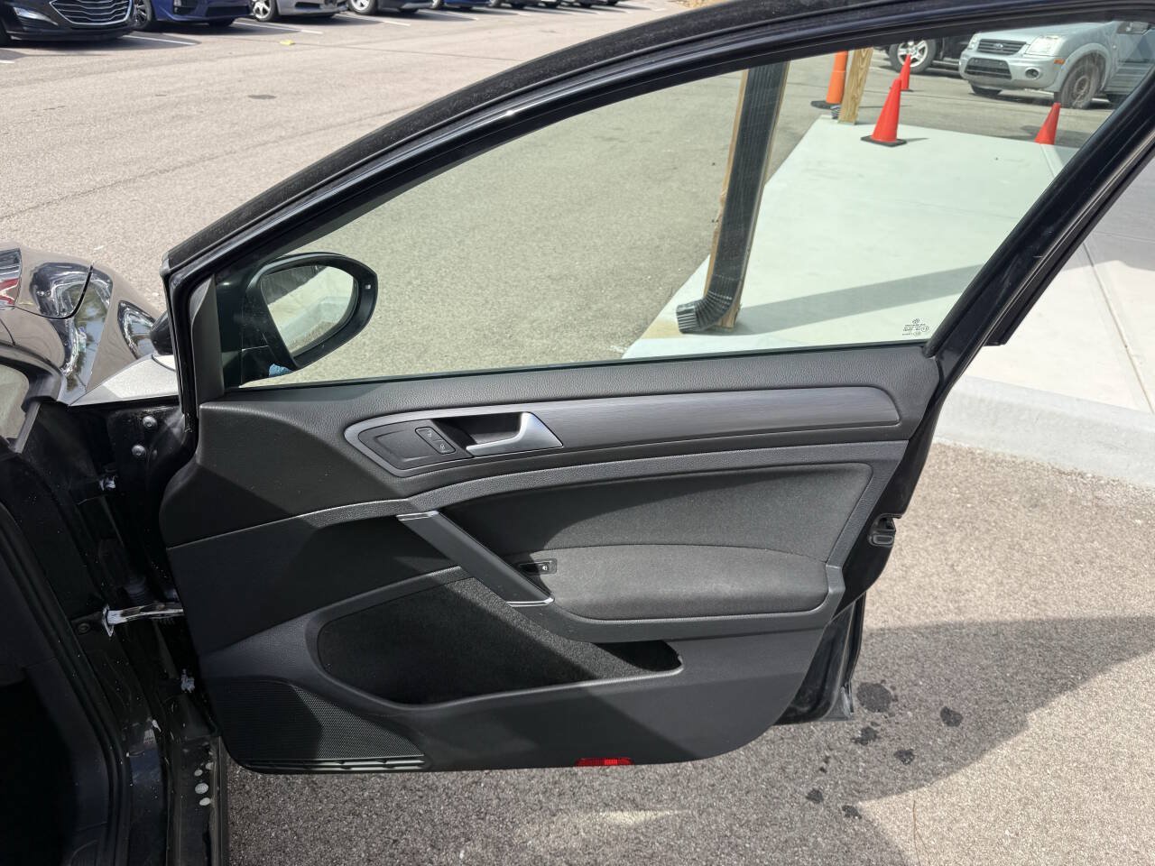 Used 2018 Volkswagen Golf S FWD image 13