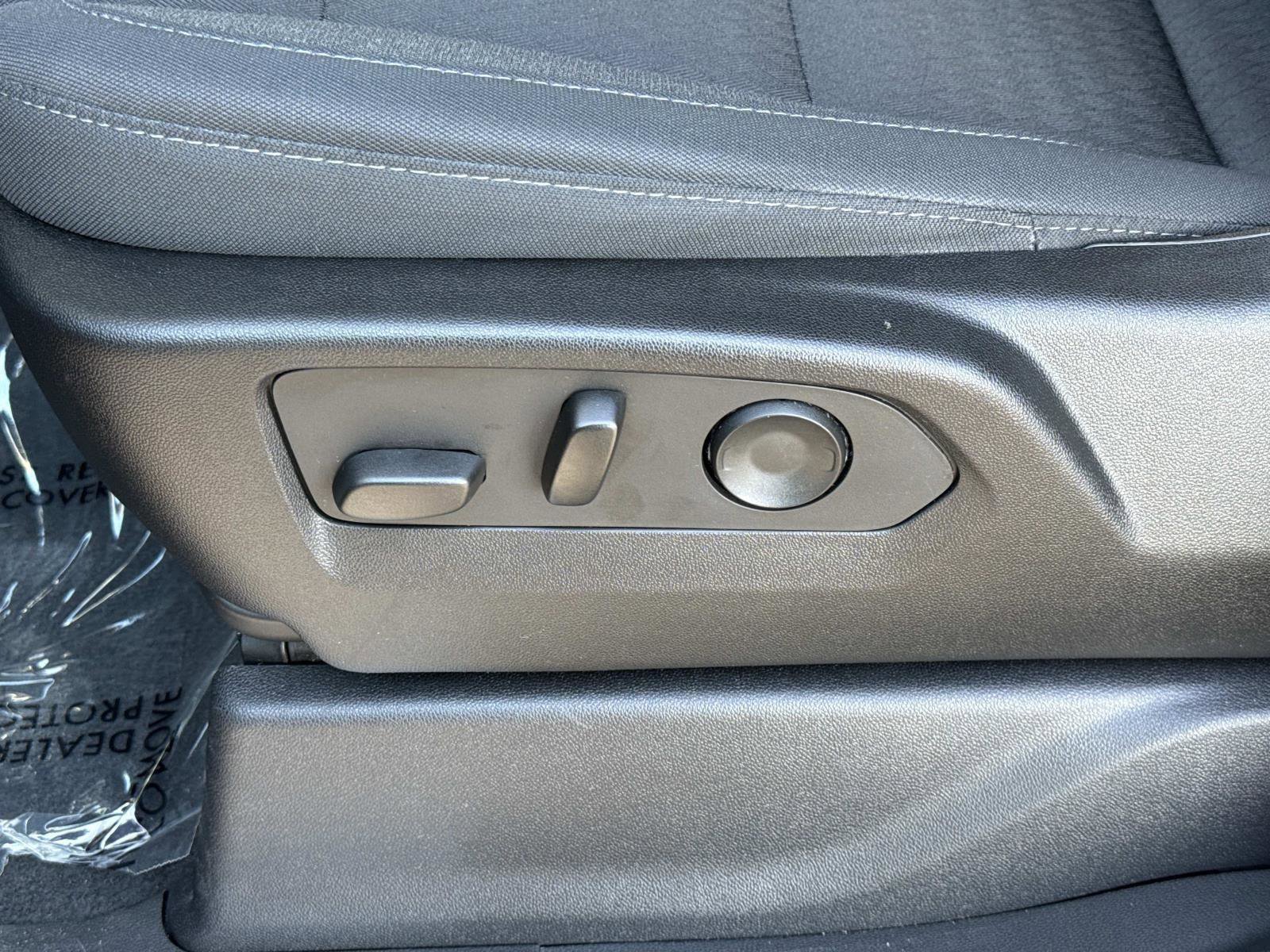 Used 2022 Chevrolet Silverado 1500 LT AWD/4WD image 14