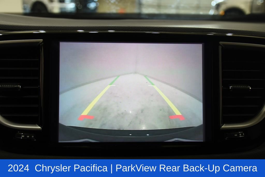 Used 2024 Chrysler Pacifica Touring-L image 14