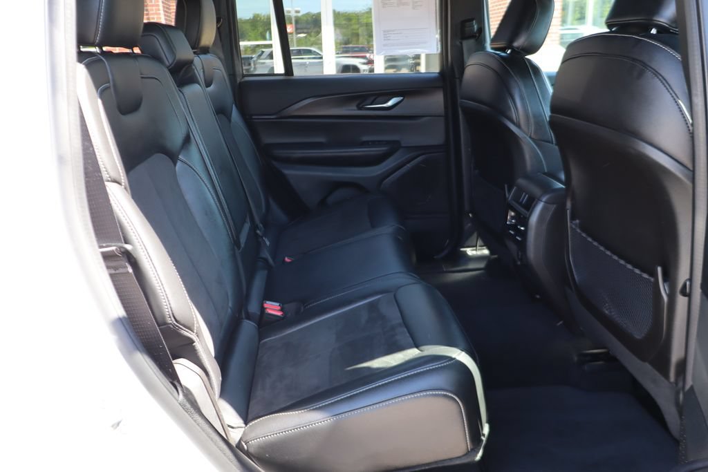 Used 2024 Jeep Grand Cherokee Altitude AWD/4WD image 39