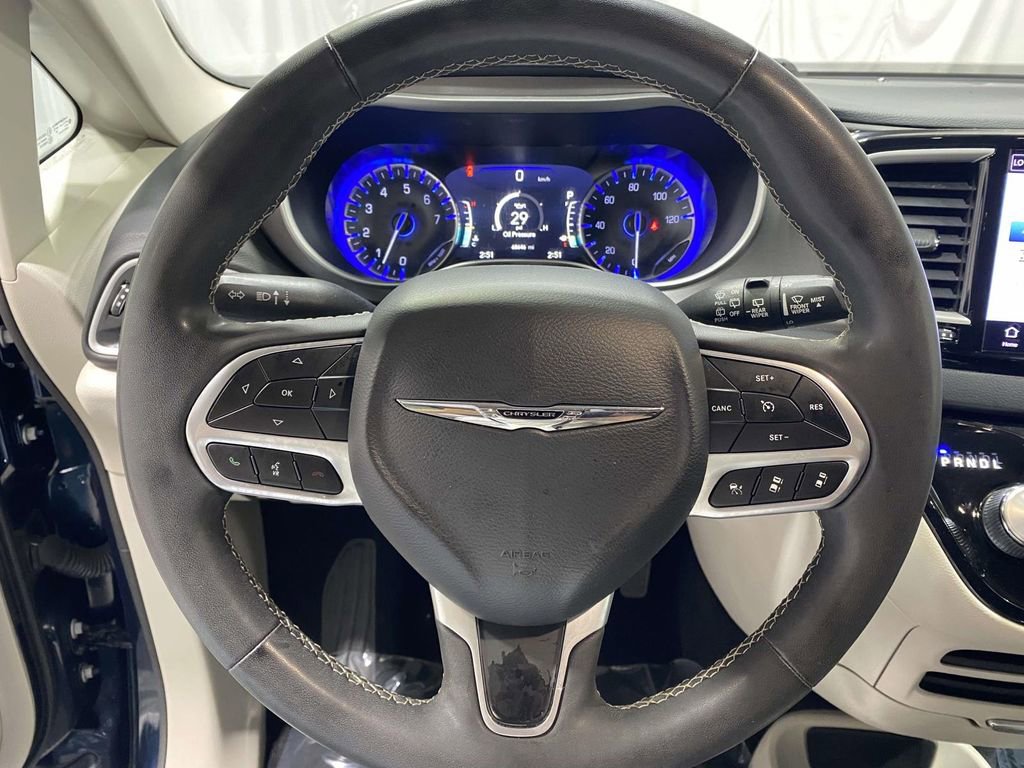 Used 2022 Chrysler Pacifica Touring-L FWD image 20