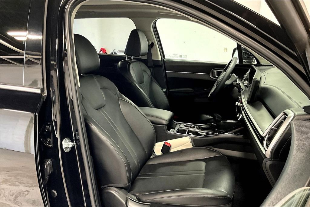 Used 2024 Kia Sorento S w/ Panoramic Sunroof Package image 10