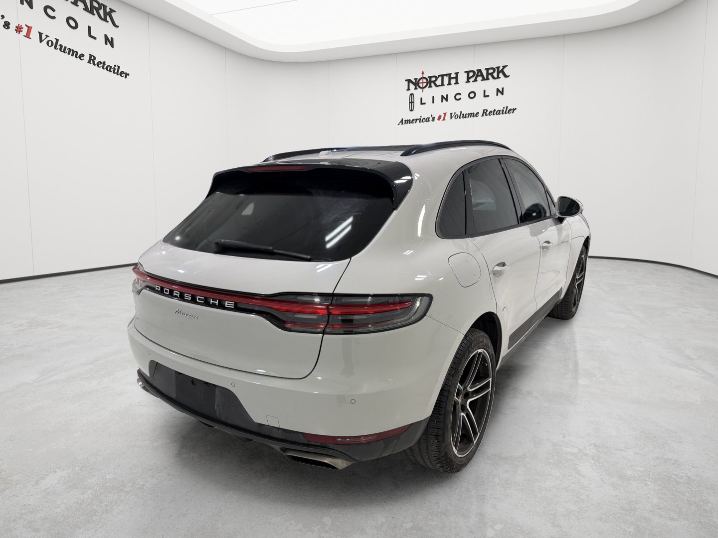 Used 2021 Porsche Macan AWD/4WD image 5