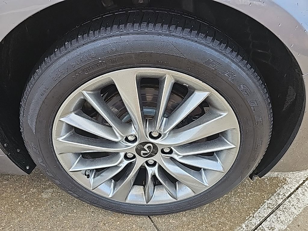 Used 2020 INFINITI Q50 Luxe w/ Essential Package (3.0T Luxe) image 5