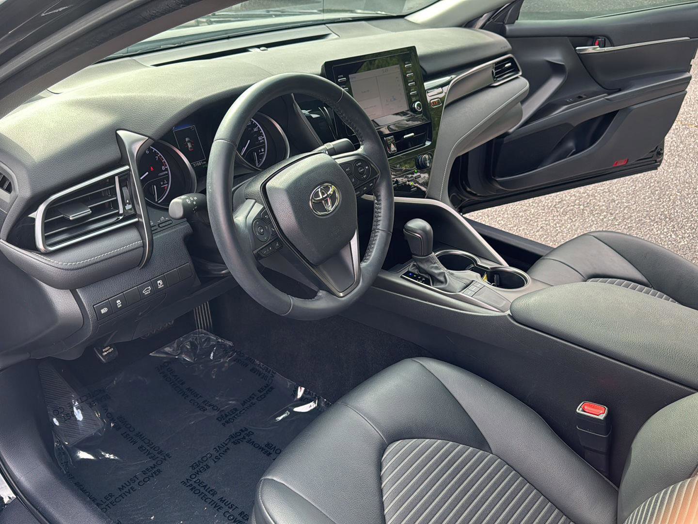 Used 2022 Toyota Camry SE w/ Convenience Package FWD image 19