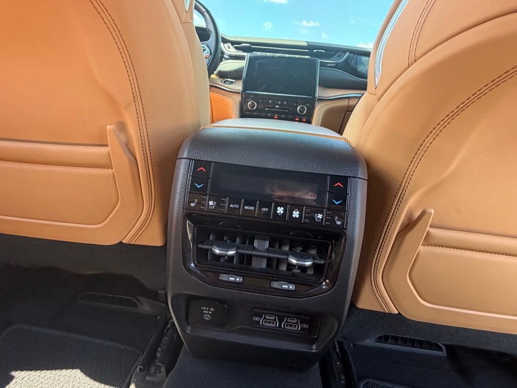 Used 2022 Jeep Grand Cherokee Summit AWD/4WD image 37