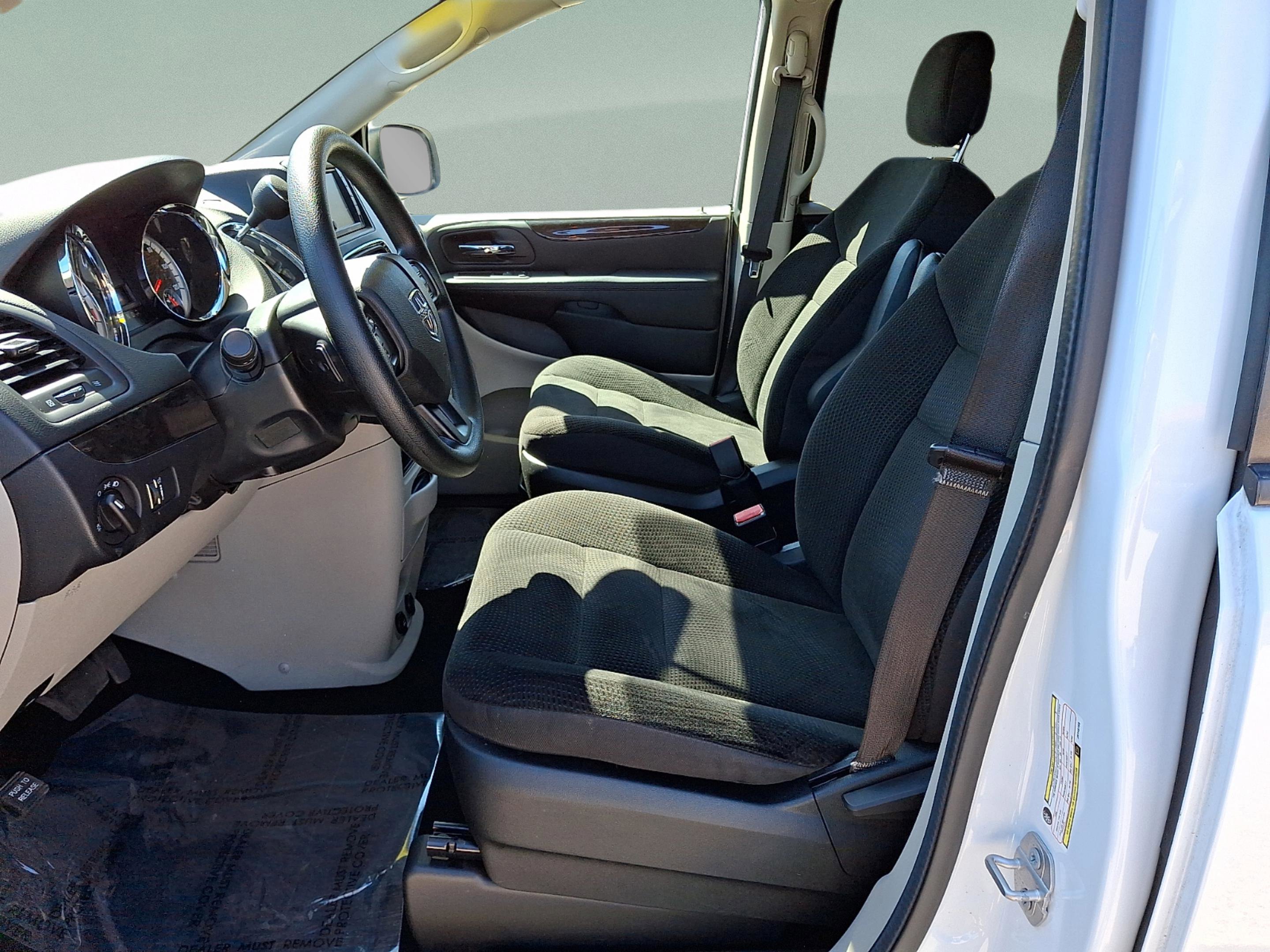 Certified 2018 Dodge Grand Caravan SE w/ UConnect Hands-Free Group image 14