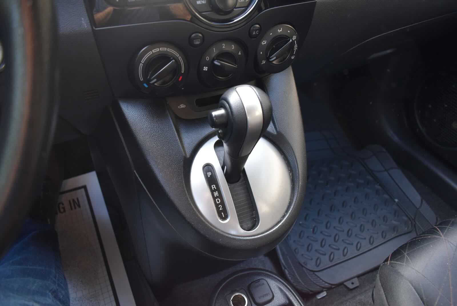 Used 2013 MAZDA MAZDA2 Sport FWD image 17