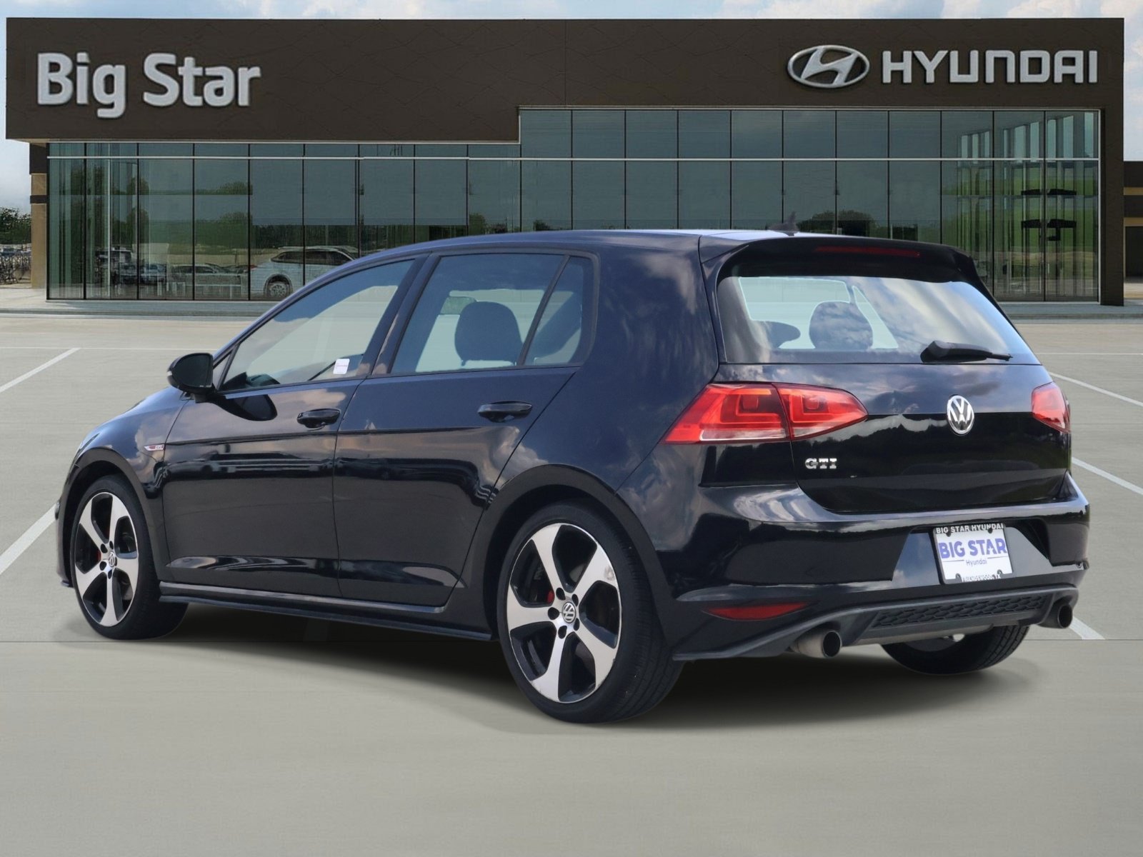 Used 2016 Volkswagen GTI S FWD image 3