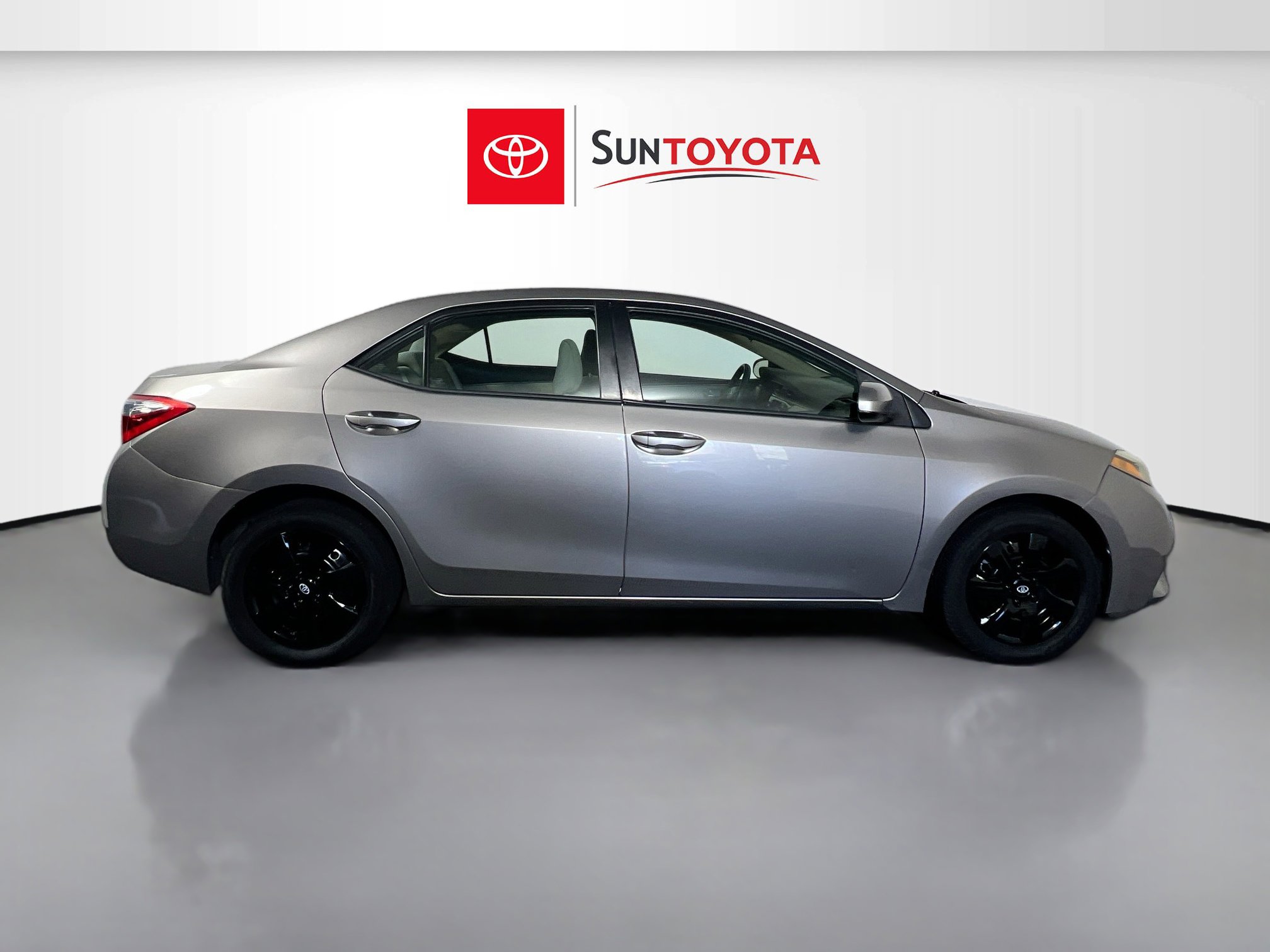 Used 2016 Toyota Corolla LE image 1