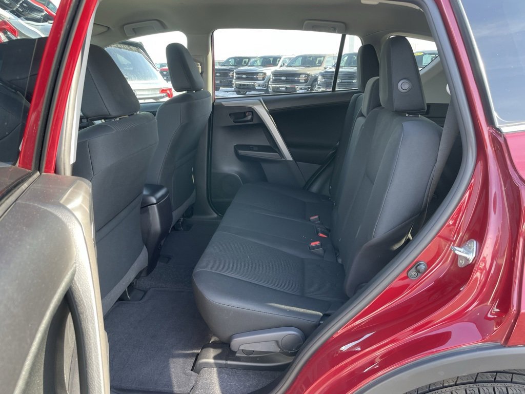 Used 2018 Toyota RAV4 LE image 8
