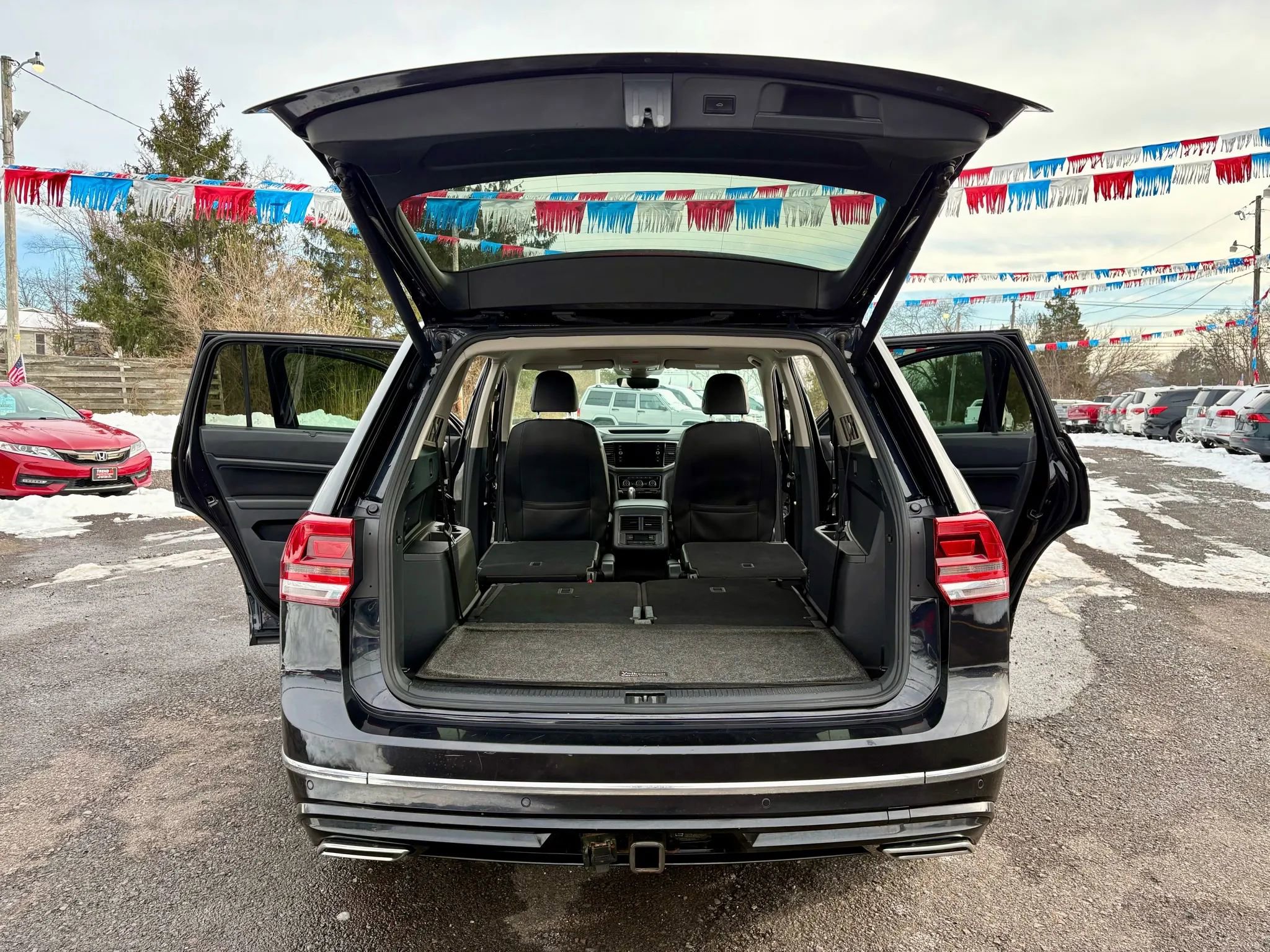 Used 2018 Volkswagen Atlas SEL w/ R-Line Package image 28