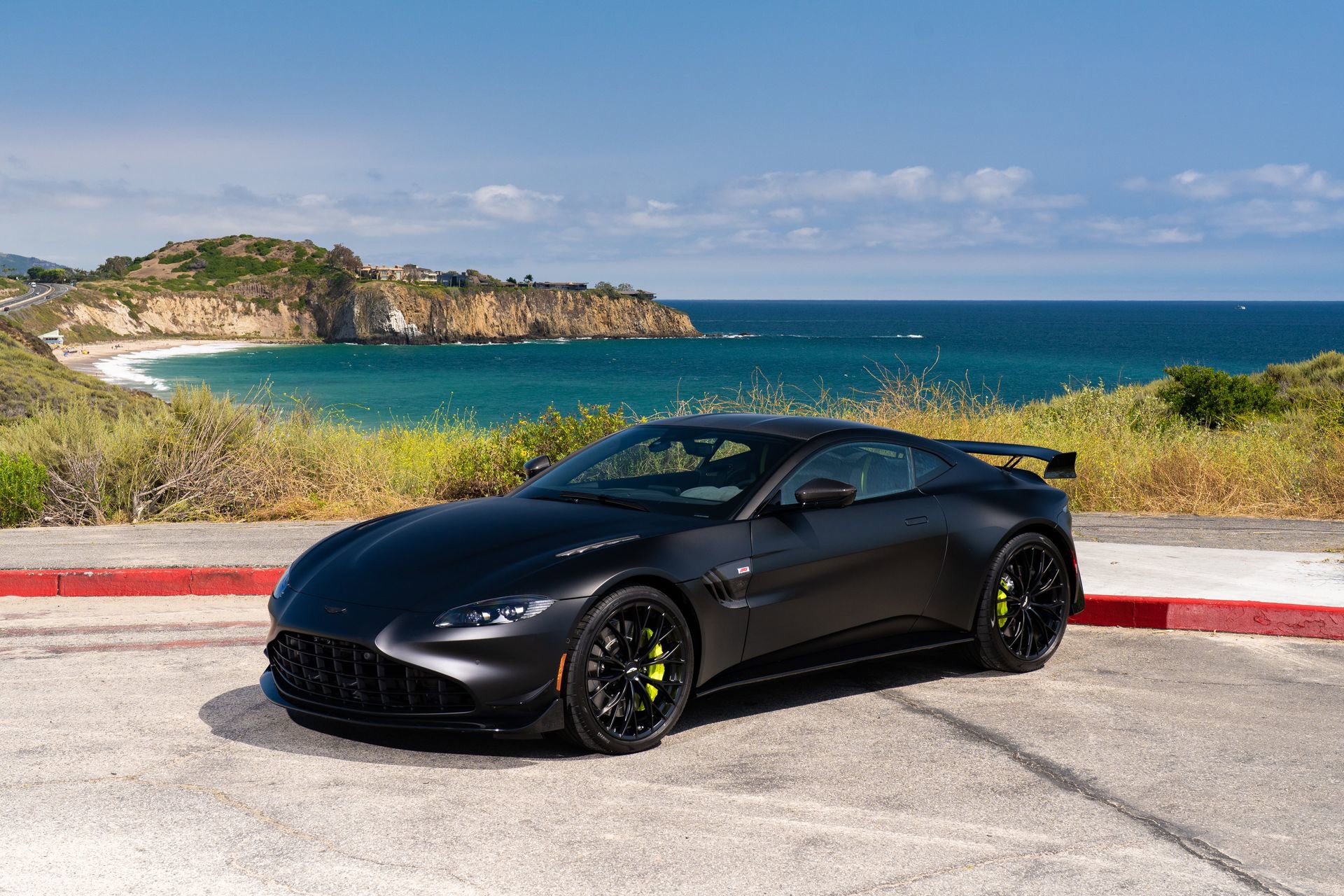 Used 2023 Aston Martin V8 Vantage Coupe RWD image 33