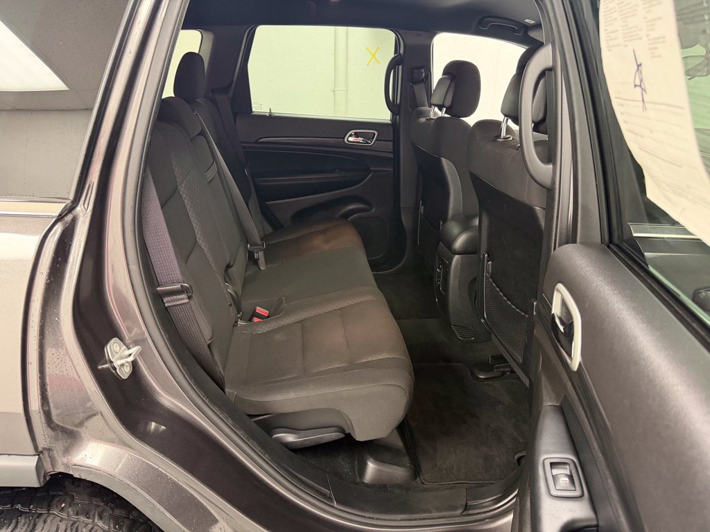 Used 2021 Jeep Grand Cherokee Laredo AWD/4WD image 14