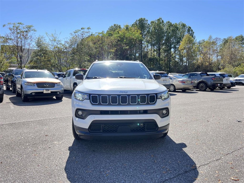 Used 2024 Jeep Compass Latitude image 2