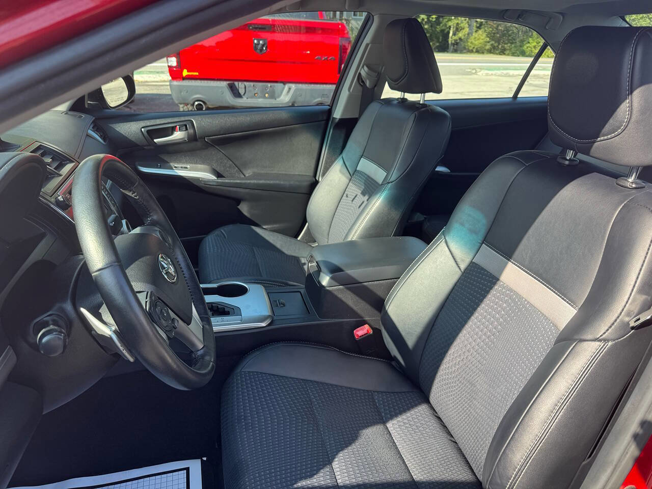 Used 2014 Toyota Camry SE image 26