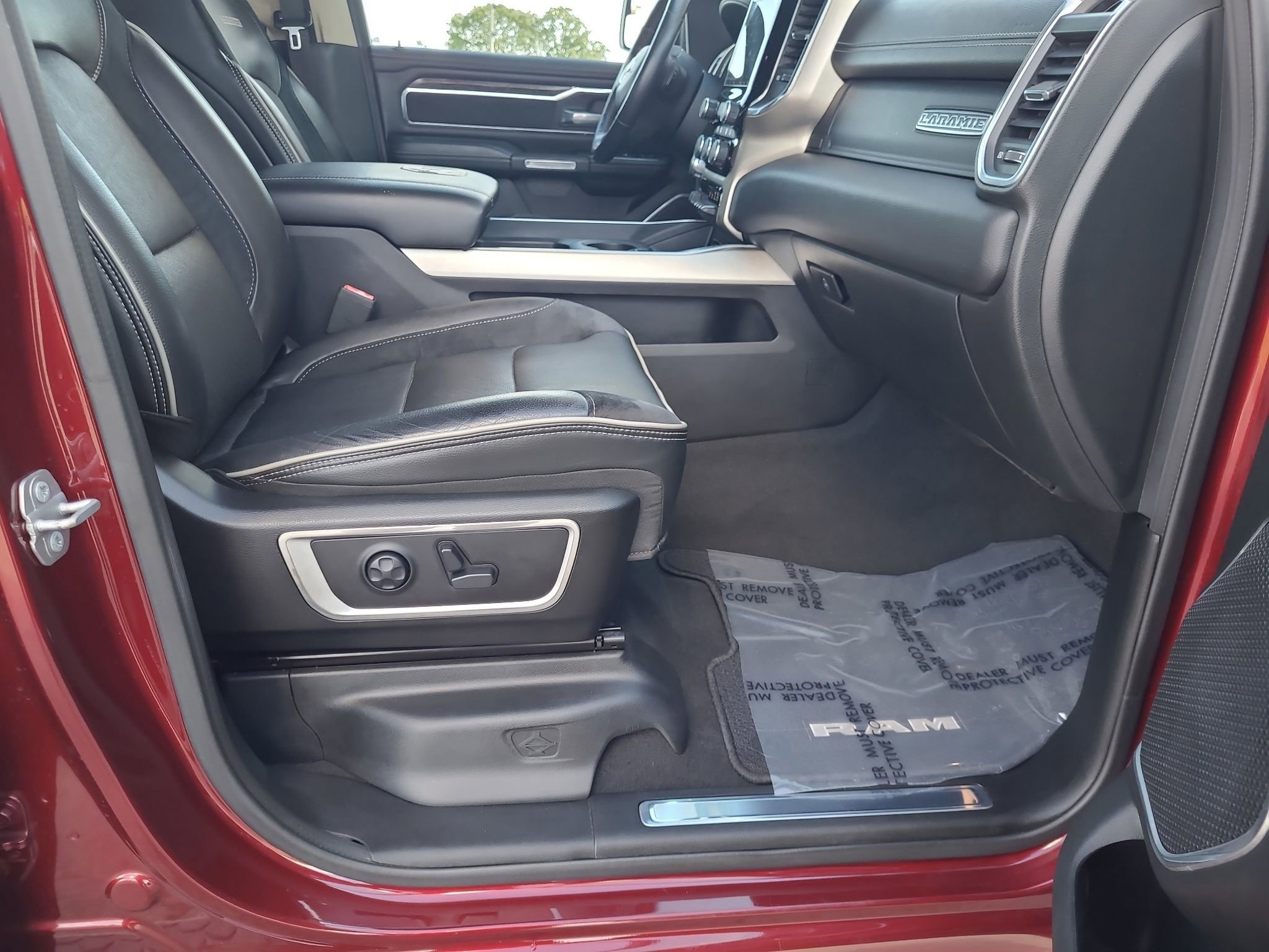 Used 2019 RAM 1500 Laramie image 34