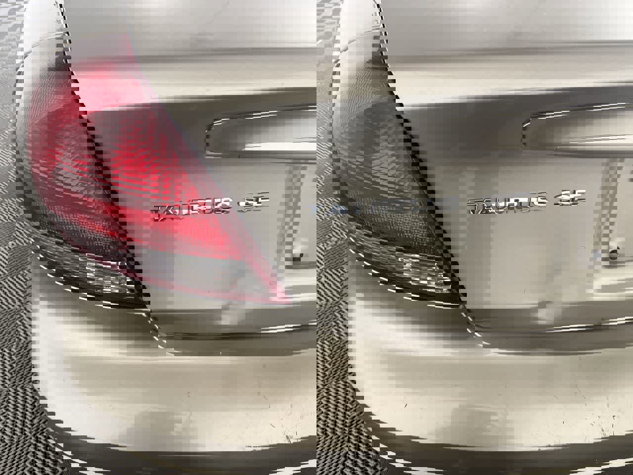 Used 2005 Ford Taurus SE image 11