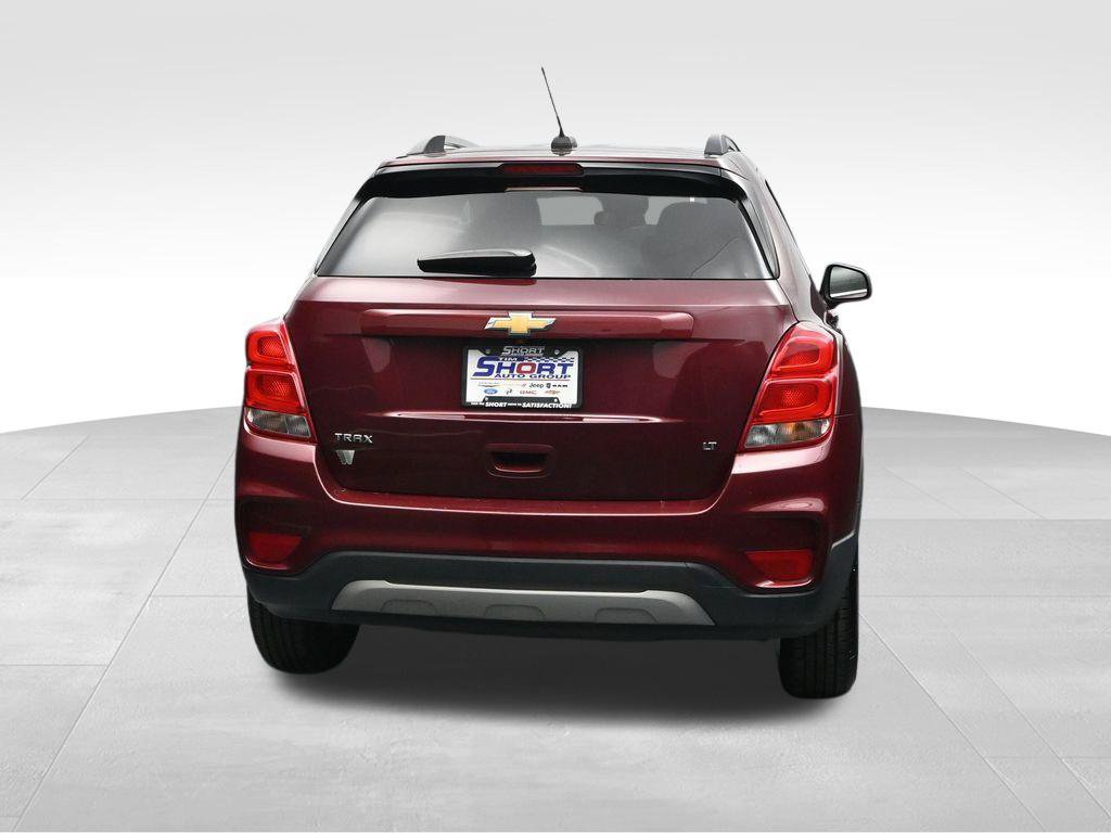 Used 2017 Chevrolet Trax LT w/ Sun & Sound Package FWD image 4