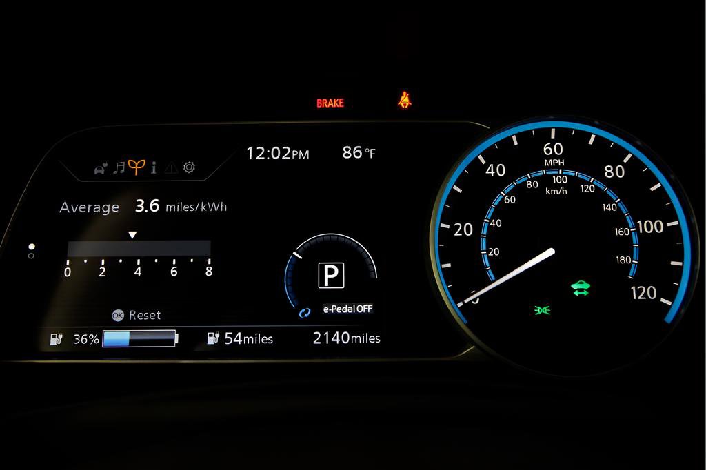 Used 2025 Nissan Leaf S image 21