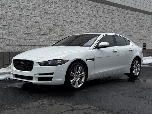 Used 2019 Jaguar XE Premium image 10