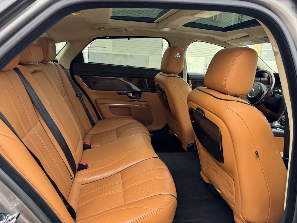 Used 2011 Jaguar XJ L image 28