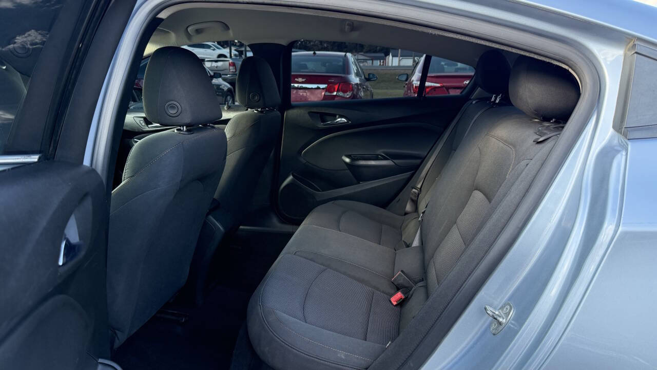 Used 2017 Chevrolet Cruze LS FWD image 13