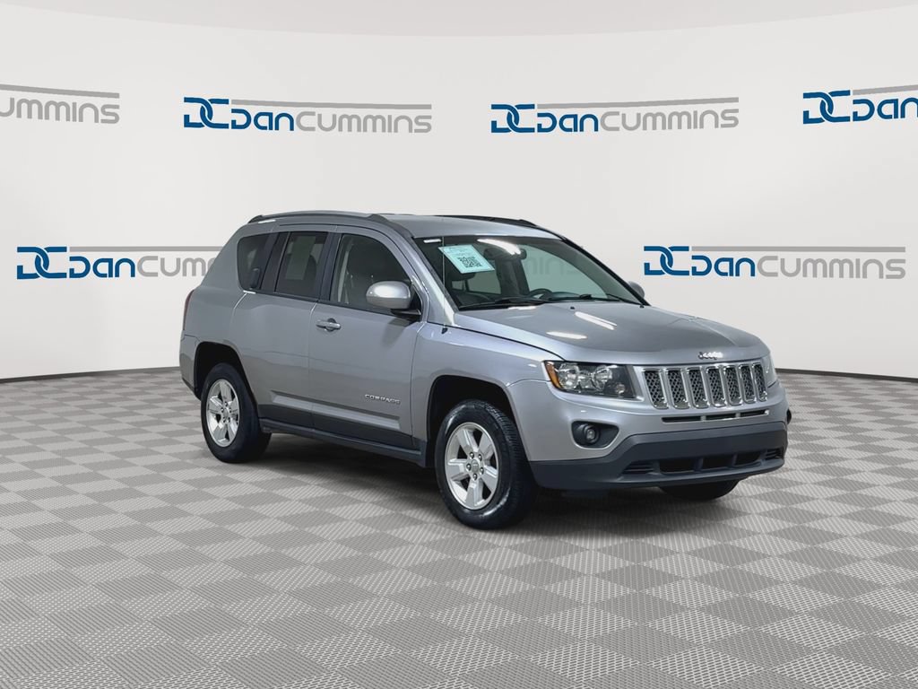 Used 2016 Jeep Compass Latitude FWD image 2
