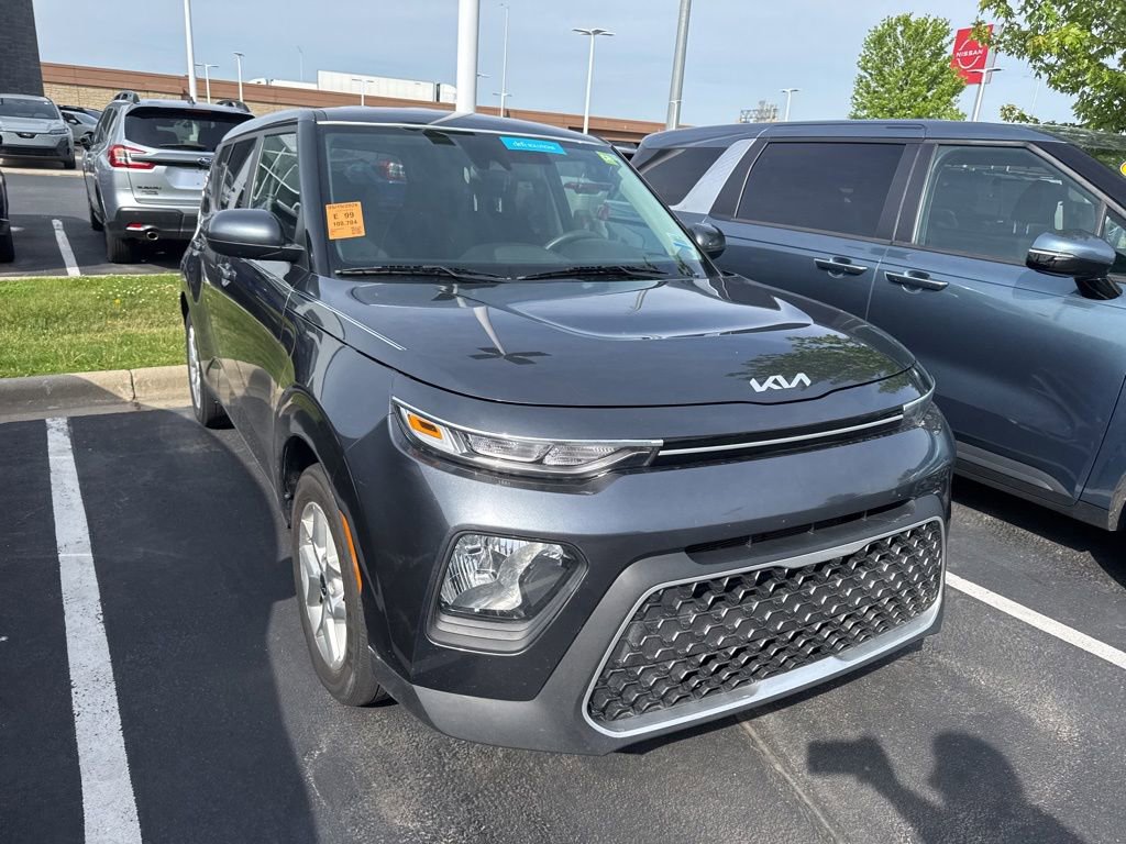 Used 2022 Kia Soul LX w/ Technology Package FWD image 2