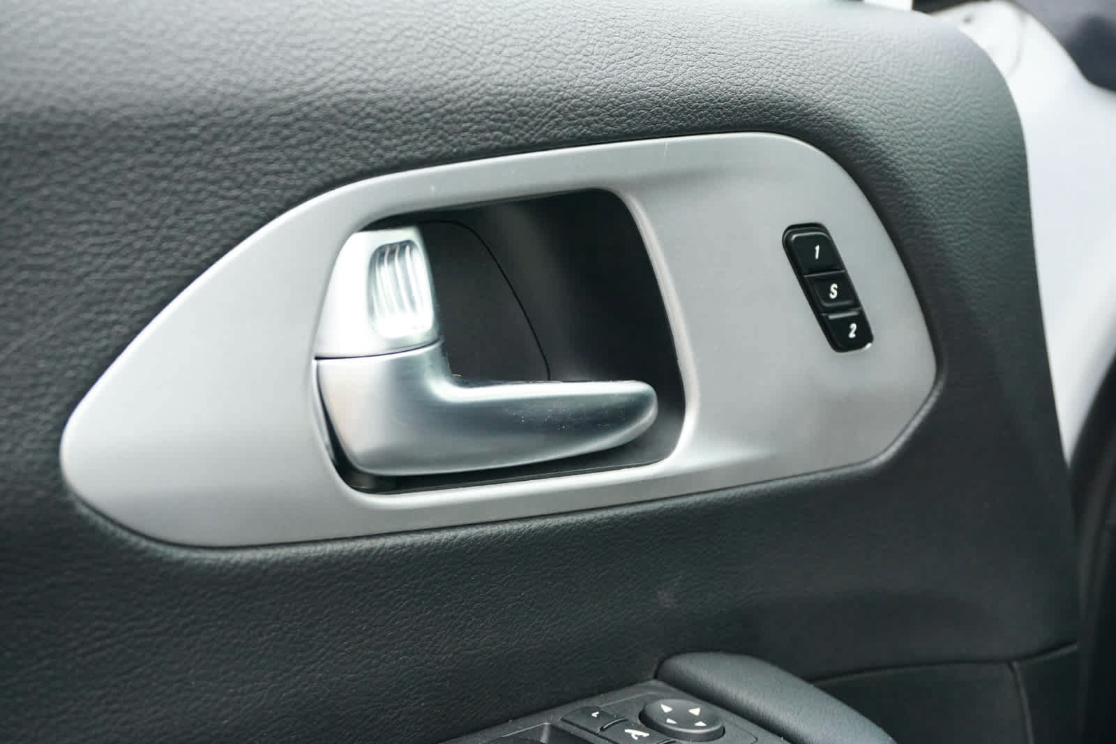 Used 2025 Chrysler Pacifica Limited FWD image 23